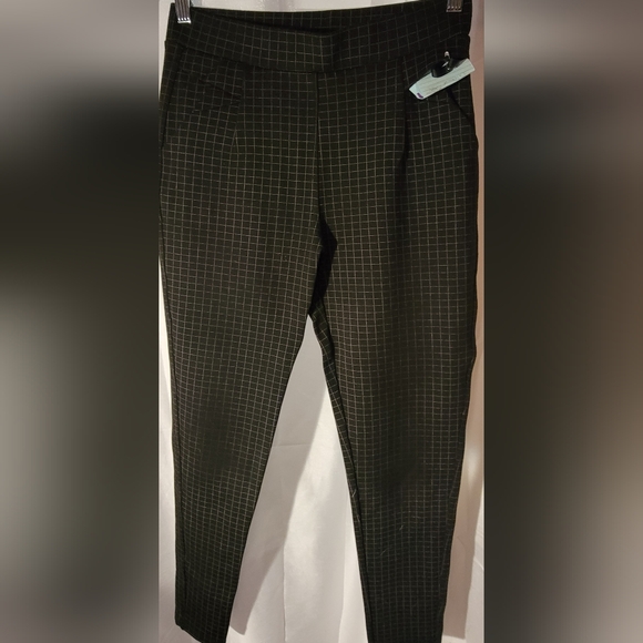 * Stretchy heavy fabric straight legs - Picture 2 of 4